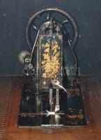 Antik Singer varrógép kiváló állapotban, teljesen működőképesen