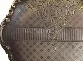 Ezüst (Ag) púderkompakt geometrikus és virág díszítéssel. Jelzett. br: 102 g, 9x8,5 cm