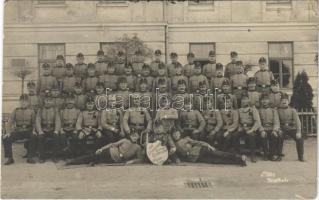 1910 Erinnerung an unsere Ers. Res. Zeit im Brucker-Lager / Austro-Hungarian K.u.K. military, group of soldiers. August Tőke (Bruck an der Leitha) photo (apró lyukak / tiny holes)