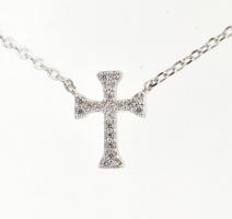 Ezüst(Ag) nyaklánc, köves kereszt függővel, jelzett, állítható h: 42,5-45 cm, bruttó: 2,2 g