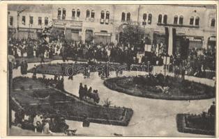 1940 Dés, Dej; Fő tér, bevonulás, országzászló avatás / main square, entry of the Hungarian troops, inauguration of the Hungarian country flag