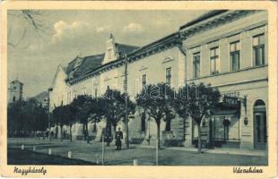 1943 Nagykároly, Carei; Városháza, gyógyszertár, patika / town hall, pharmacy