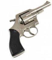 UNIS jugoszláv revolver utánzat mod. 838M, fém, műanyag markolattal, h: 15 cm