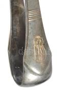 Vegyes régi alpakka és fém evőeszköz tétel, össz. 16 db: 6 db kés, 3 db Krupp Berndorf spárgafogó, 4...