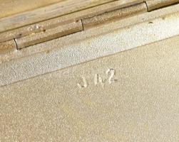 Ezüst (Ag) cigarettatárca, jelzett, kisebb kopásokkal, foltokkal, nettó: 145 g