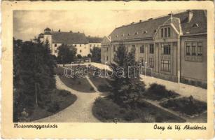 1942 Mosonmagyaróvár, Öreg és új akadémia (EB)
