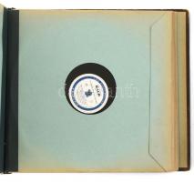 Johann Sebastian Bach műveit tartalmazó 25 bakelitlemez, nagyméretű tartó mappákban