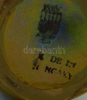 Zsolnay eozin mázas borospohár, szüretelő asszony díszítéssel. Jelzett, a mázon néhány hajszálrepedé...