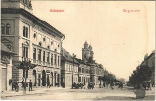 1909 Kolozsvár, Cluj; Magyar utca, árusok, Schuster és Papp László üzlete, Az Erdélyi Ev. Ref. Egyházkerület Theologia Fakultása / street, vendors, shops, Calvinist theology school