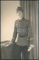 cca 1940 Repülős katona tőrrel, fotólap, Nádor Foto Budapest, 14×9 cm