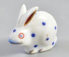 Herendi porcelán mini nyúl figura, kézzel festett, jelzett, kopásnyomokkal, m: 2,5 cm, h: 3 cm
