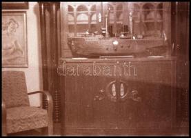 Régi lakásbelsők, bútorok, 9 db negatív kocka, különböző méretben