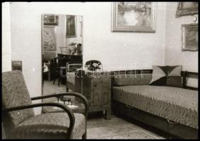 Régi lakásbelsők, bútorok, 9 db negatív kocka, különböző méretben