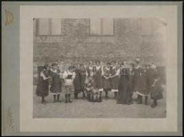 cca 1900 Székely Aladár: Iskoláslányok elakapott pillanat nagy méretű fotó 28x21 cm
