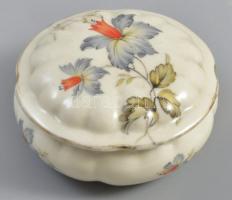 Ludwigsburg német porcelán ékszertartó doboz, kézzel festett, jelzett, mázhibákkal, kopásnyomokkal, m: 4 cm, d: 8 cm
