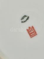 Hüttl porcelán dísztányér jelenettel, részben kézzel festett, jelzett, kopásnyomokkal, d: 19 cm