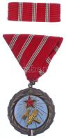 1954. Munka Érdemérem zománcozott Br kitüntetés mellszalagon, szalagsávval, Rákosi címeres tokban T:2 NMK 606.