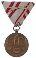Ausztria 1932. Osztrák Háborús Emlékérem Br emlékérem szalagon kardokkal T:2 Austria 1932. Great War Commemorative Medal Br decoration with ribbon and swords C:XF