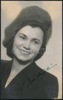 Máthé Jolán (1913-1988) énekesnő saját kezű aláírása az őt ábrázoló fotóképeslapon