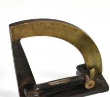 Antik réz szextáns, 11x11 cm Prizma 13 cm