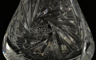 Bohemia kristály kancsó és kiöntő dugóval, matricával jelzett, kis kopásnyomokkal, m: 25-30 cm