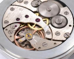 Molnija mechanikus zsebóra, fém lánccal, blokkal, dobozával, NOS új állapotban. d: 50 mm