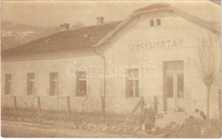 Tátra, Magas-Tátra, Vysoké Tatry (?); Gyógyszertár / pharmacy. photo (EK)