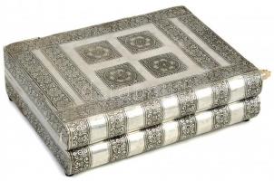 Indiai ezüstözött ékszeres doboz, sérülésekkel, 27×21×8 cm