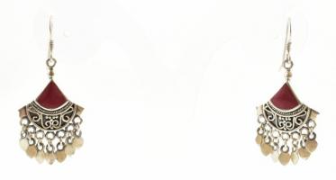 Ezüst(Ag) fülbevalópár, zománcozott díszítéssel, jelzett, 2,5×2 cm, bruttó: 6,4 g
