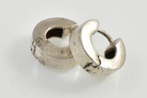 Ezüst(Ag) félköríves fülbevalópár, jelzés nélkül, d: 1,5 cm, nettó: 4,92 g