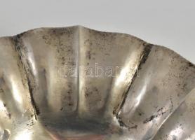Kínáló tál. Ezüst (Ag). XIX. sz. vége, poncolt. 308g  d: 22 cm