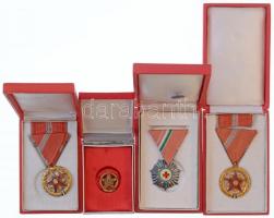 Kondor Béla jelzéssel: Mozdony. Vegye technika, farost. Kopott fa keretben. 30,5x43,5 cm