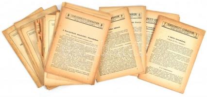 1948-1949 Szakszervezeti Szeminárium 1-14 füzet (két kettős számmal) + Szakszervezeti Szeminárium további 12 füzete, összesen 24 db, bennük bejegyzésekkel, aláhúzásokkal.