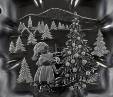 Walther kristály kínáló tálak. Formába öntött, csiszolt, jelzett. d: 24 cm, 33 cm