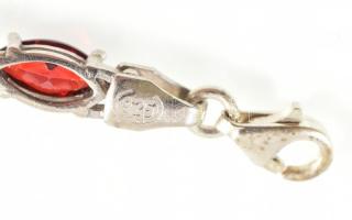 Ezüst(Ag) karkötő, piros kövekkel, jelzett, h: 18 cm, bruttó: 8,32 g