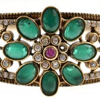 Aranyozott ezüst(Ag) karperec, virágos motívummal, kövekkel gazdagon kirakva, jelzett, 5×6 cm, brutt...