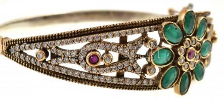 Aranyozott ezüst(Ag) karperec, virágos motívummal, kövekkel gazdagon kirakva, jelzett, 5×6 cm, brutt...