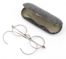 Régi drótkeretes szemüveg fém tokkal
