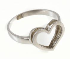 Ezüst(Ag) szíves gyűrű, jelzett, méret: 57, bruttó: 2,12 g