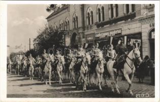 1940 Dés, Dej; bevonulás, gyógyszertár, Josif Fülöp üzlete / entry of the Hungarian troops, pharmacy, shop
