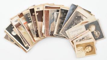 Vegyes régi fotó tétel: vadászat, cserkészet, portrék, családi fotók, csoportképek, stb., 67 db fotó...