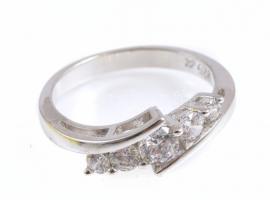 Ezüst(Ag) gyűrű, 5 db kővel, jelzett, méret: 52, bruttó: 2,38 g