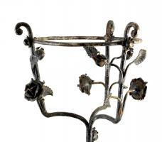 Nagy méretű, antik kovácsoltvas virágtartó, rózsás díszítéssel XIX. sz. 79 cm