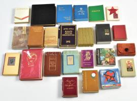 Vegyes minikönyv tétel, magyar és német nyelvű (közte német-angol szótár), összesen 25 db