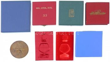 Vegyes: 1972. "Kiváló munkájáért" Br emlékérem (71mm) + 7db klf üres tok és tok belső emlé...