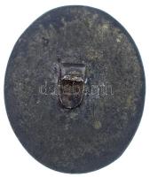 ~1930-1940. "Svéd Királyi Követség" Zn sapkajelvény (25x21mm) T:2 akasztó letört