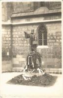 Brassó, Kronstadt, Brasov; Honterus szobor a Fekete templom udvarán / statue. Foto Adler Oscar photo