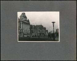cca 1960 Budapest, Deák tér, villamossal, kartonra ragasztott fotó, jó állapotban, 8,5×11,5 cm