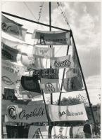 1959 Kiállítási reklámárbóc a Budapesti Nemzetközi Vásáron (BNV), fotó, 18×13 cm