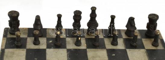 Fa sakk készlet, kopottas, megviselt állapotban. 37x37 cm